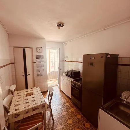 Appartement 2 2 Bedrooms 4 Persoane